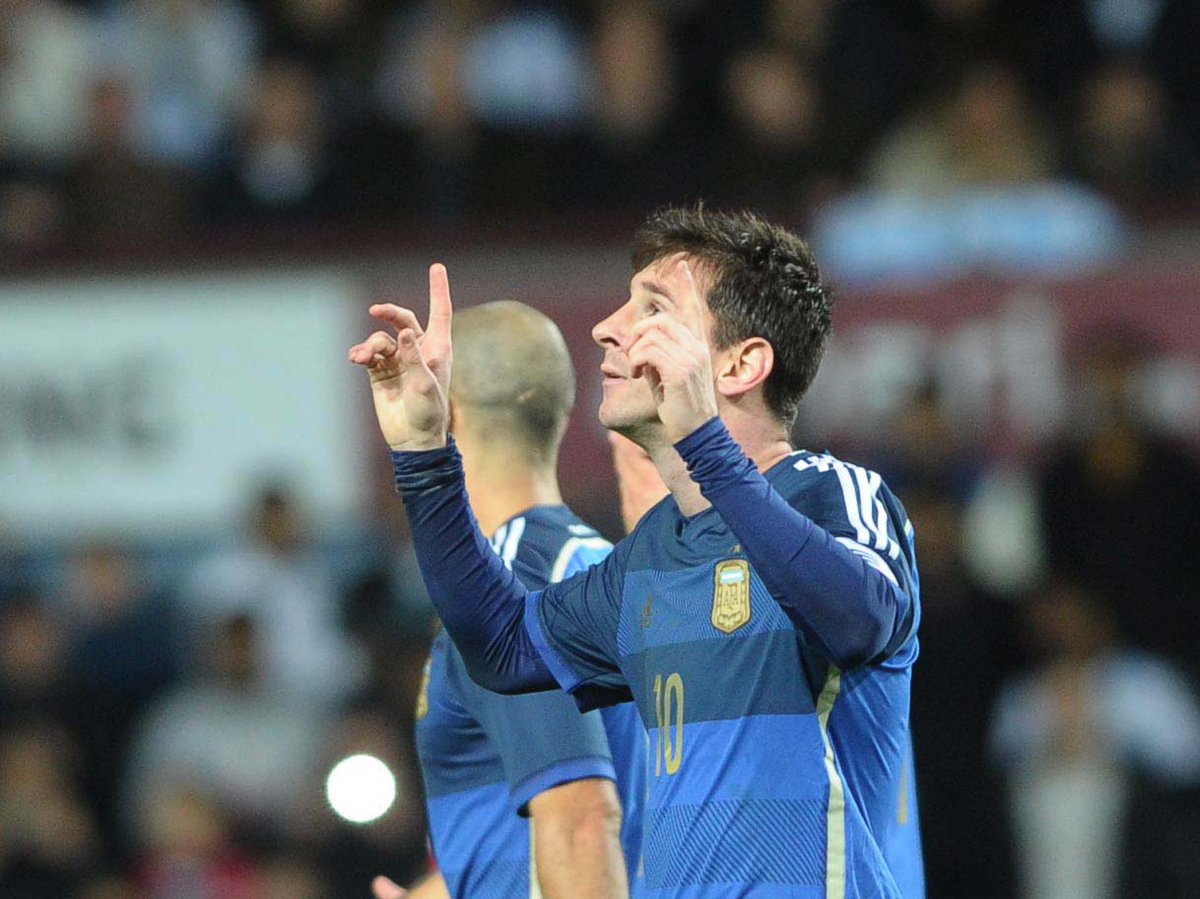 Argentina's tweet photo. #ARGvsCRO El festejo de Messi tras convertir el 2-1. Fue su tercer tanto en la era Martino. http://t.co/m22j4c0kUA
