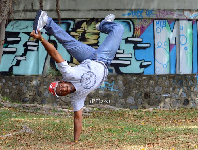 EcosDanza's tweet photo. HOY OPEN HOUSE de BREAKDANCE para adoles-adultos, lun-miér. de 7 a 8 pm. $ 300 p/p. Un mes $1,200 p/p 8299862402 http://t.co/mTrUUTIiK4