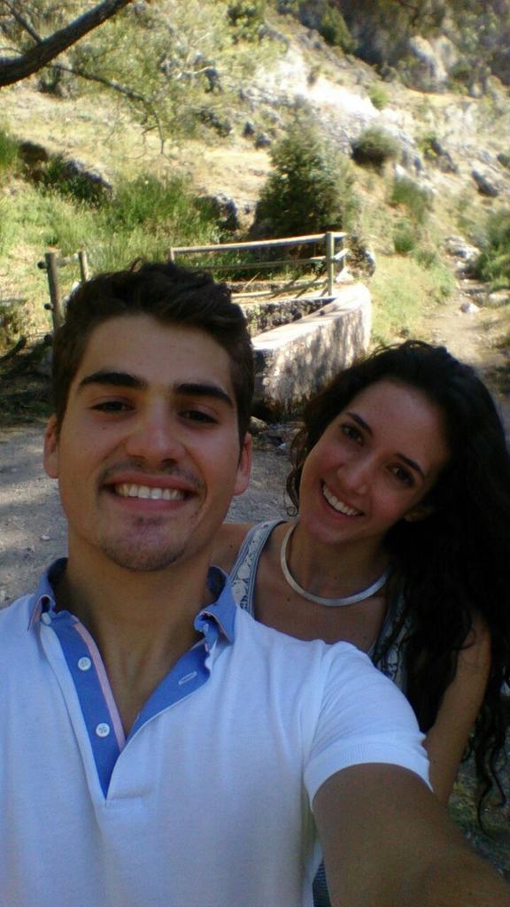 Zafra_2j's tweet photo. 'Hay millones de sonrisas pero mi preferida siempre será la tuya' #Felices22 te quiero  @carlos_trave http://t.co/zeQXjFoiWO