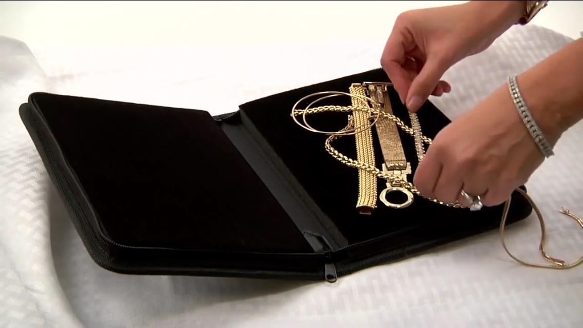BestJewelryCase's tweet image. Zip up your jewelry inside, no tangles and knots!  #packme #letsgo #travel #jeweiry