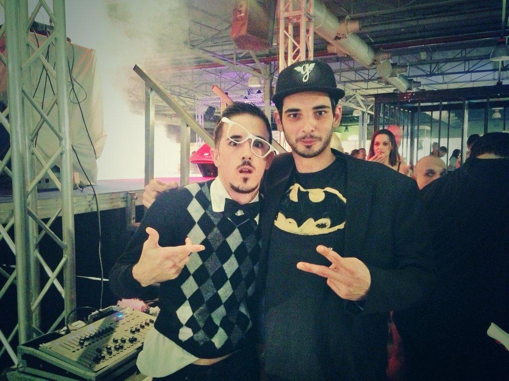 KENDOPORNX's tweet photo. Con un gran RAPERO pero aun mejor PERSONA! Un placer haberte tenido como speaker! http://t.co/RIoco0Qv9X