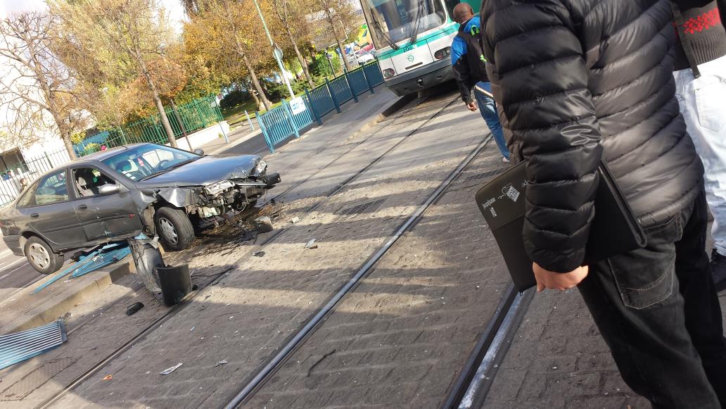 Adil_Auber's tweet image. Tram bloquer a #Delaf a cause d'un #Fdp