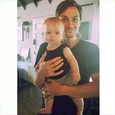 spn_walker's tweet photo. Essa mania de fazer selfies com a comida... #TWDSelfHelp #TWD5naFOX http://t.co/wB91O8MduG