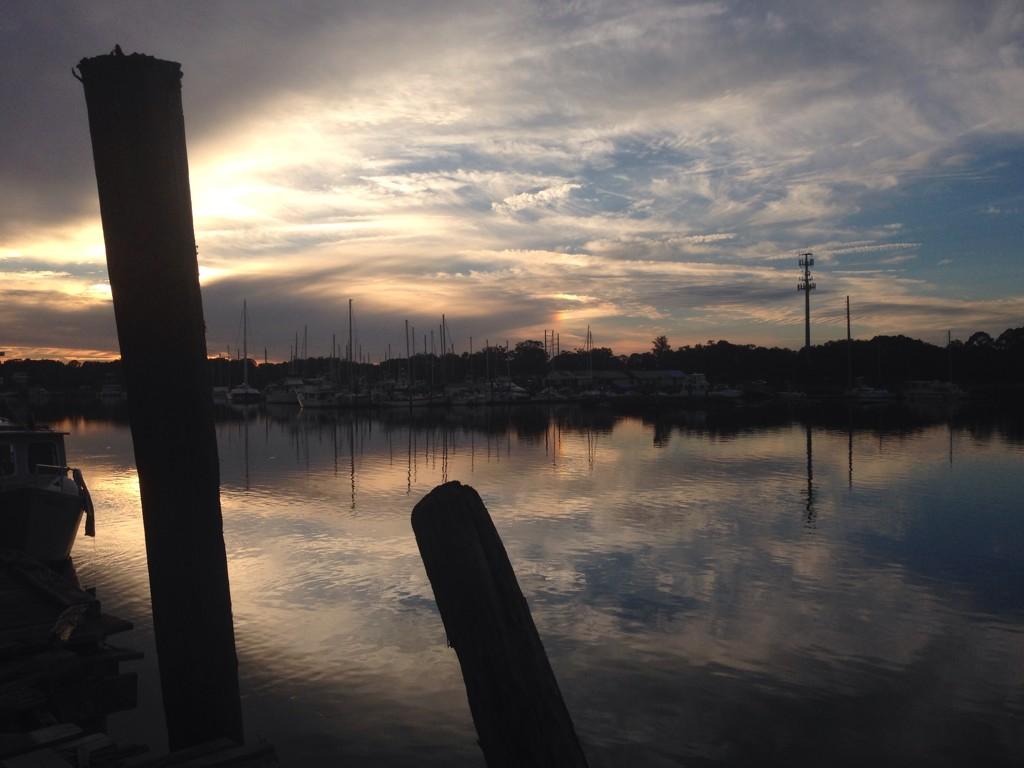 JaxTranchida's tweet photo. Home Sweet Florida. #StAugustine #Sunset #VerticalRainbow #GrillIron http://t.co/dN22ay3t3g