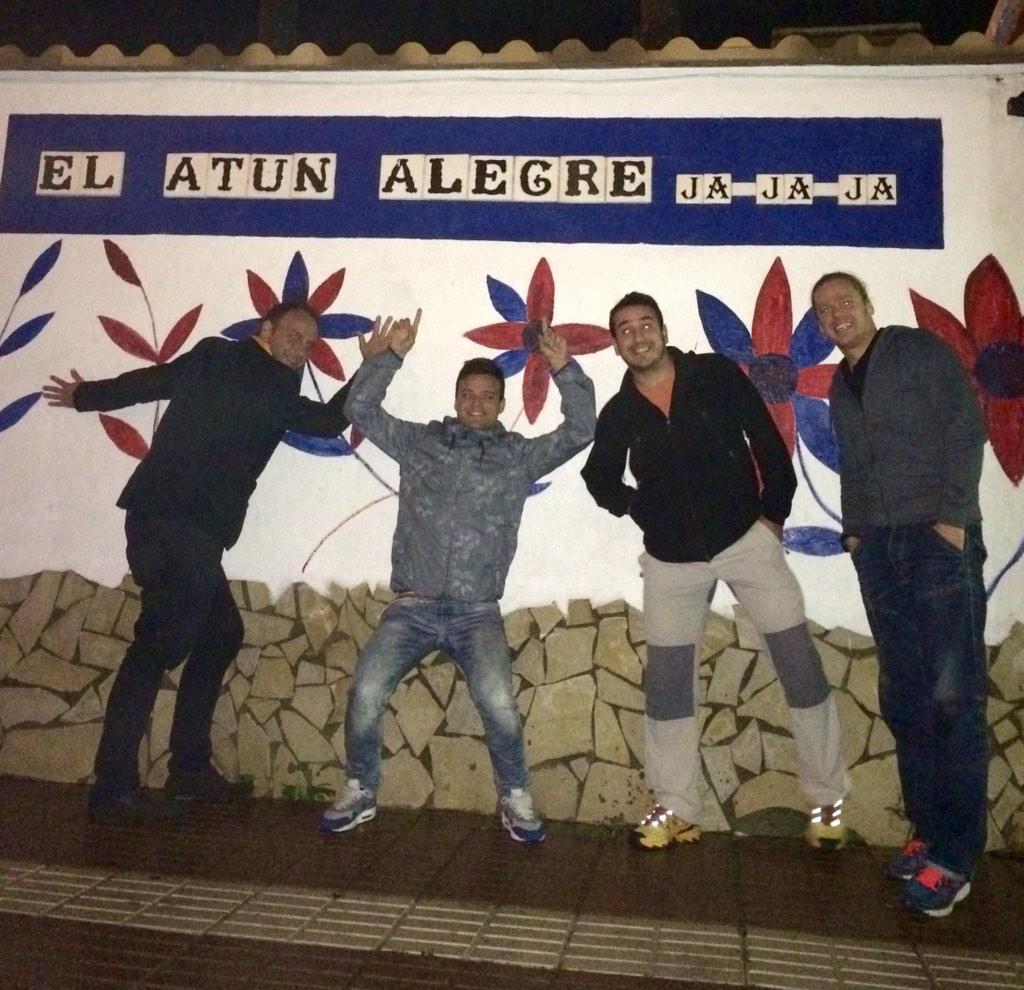 tri_barrios's tweet photo. Desde Cádiz con amor! Esperando a que mañana se lleve a cabo el cruce @rumbosolidario @JoseRubio080 @rafacarmona_FVF http://t.co/KHqwGIAyMx