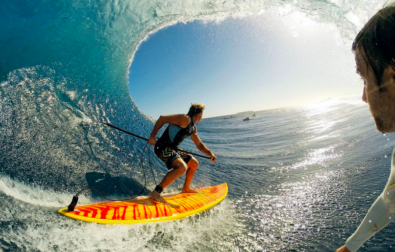 h2mexico's tweet photo. Amazing shot inside of a perfect wave #SupSurf http://t.co/H4qhdrk6RE http://t.co/DNLeVI0WW3