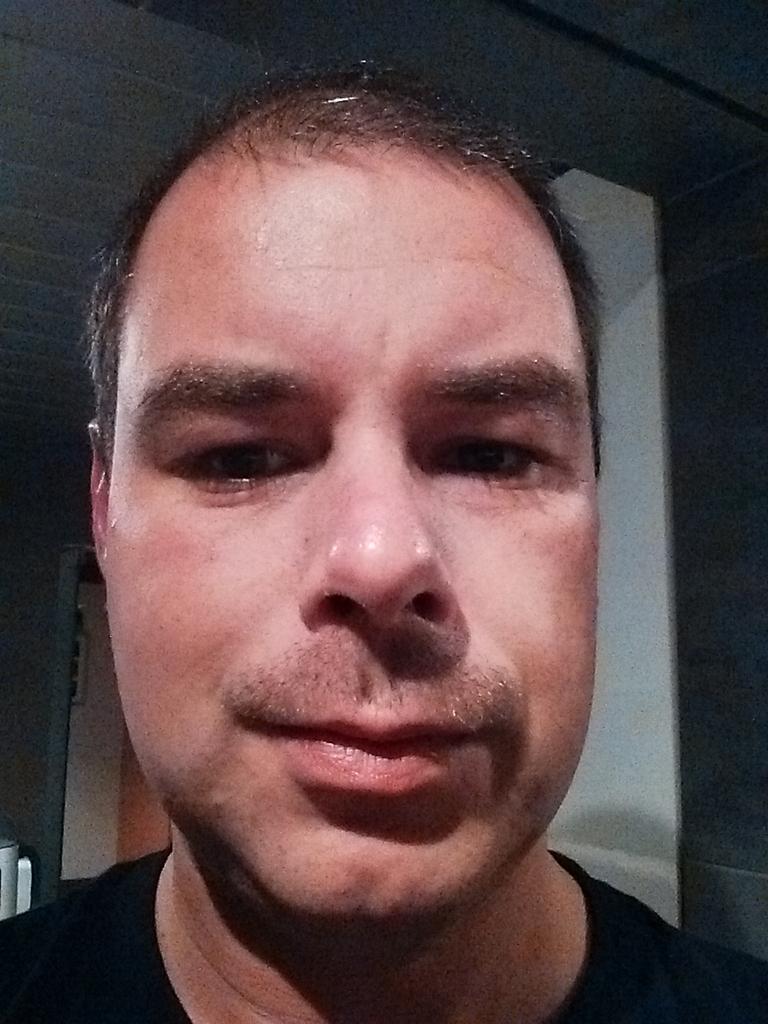 HansCleemput's tweet image. Het blijft elke dag wennen in de spiegel. Na 10 dagen #Movember Ik volg @fvanlierde @lukasbosmans @JorisSPORTDEALS