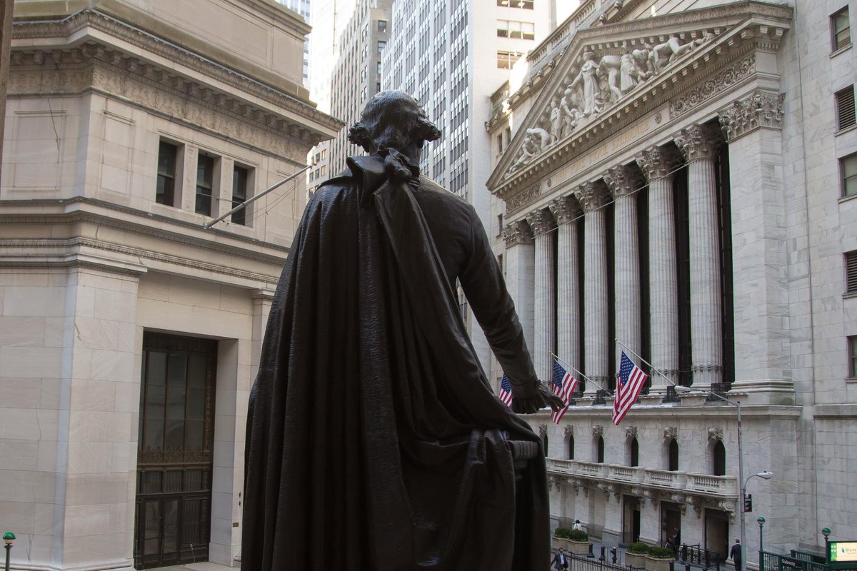 NYSE's tweet photo. Two NYC landmarks joined forces for yesterday's bell: The NYSE &amp; The @TheKnickNYC: http://t.co/dlpvK7Jb4T $FCH http://t.co/Bj3YTZ3I3E