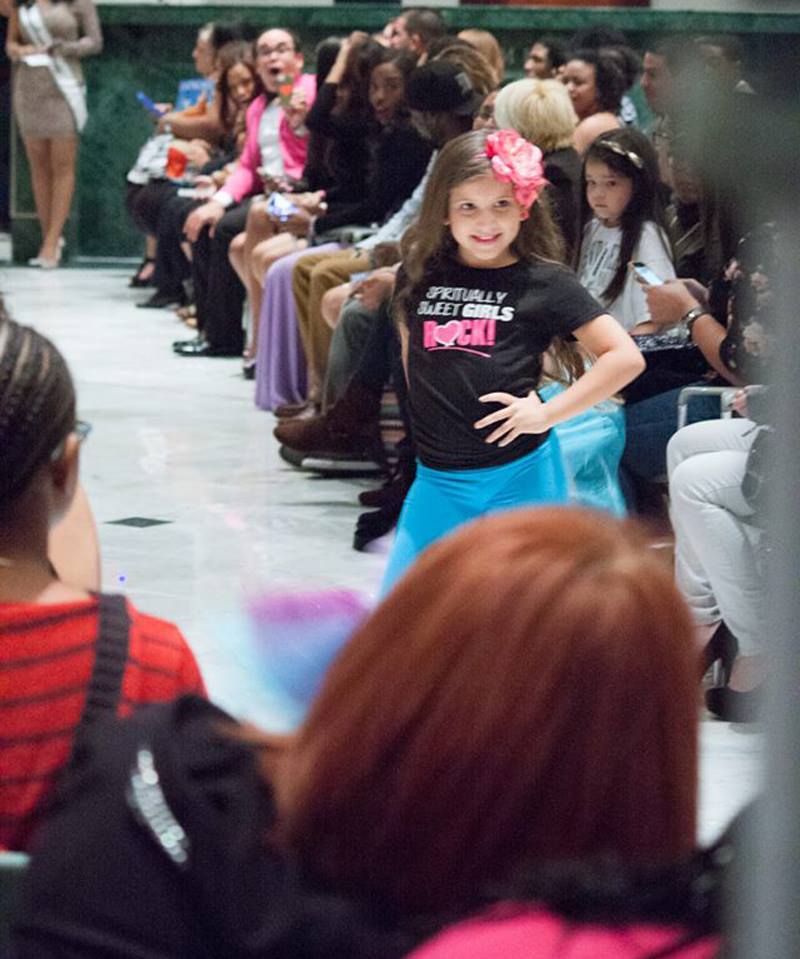 SpiritualSweet1's tweet photo. ORLANDO INTERNATIONAL FASHION WEEK!
#OFW #theshow http://t.co/Qd52ya5npq