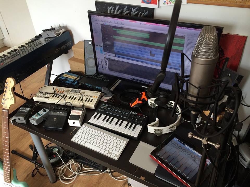 heavyheartmusic's tweet photo. This is how we do at HH HQ @SoundCloud #MyStudio http://t.co/g6xHKtxh0p