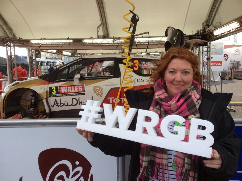 OfficialRallyUK's tweet image. #WRCLive host @Becsywecsy always brings a smile to the Service Park. Tune in to hear her bring all the #WRGB news.