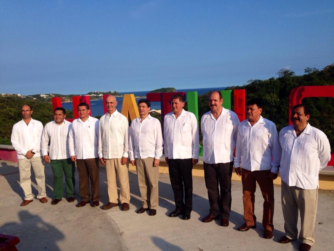 CobatabJoven's tweet photo. Directores de los Colegios de Bachilleres en XXIII Encuentro Académico, Deportivo y Cultural Sur-Sureste en Huatulco http://t.co/2se5sNanQq