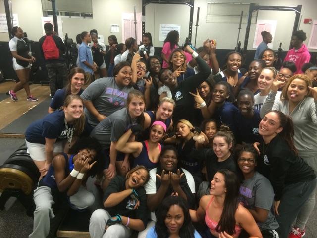 dignarys_rod6's tweet photo. DP with that W against OT.! We too legit!👌💕💪 #weightliftingteam #lovethesegirls #tooraw http://t.co/nS9HBjWKtB