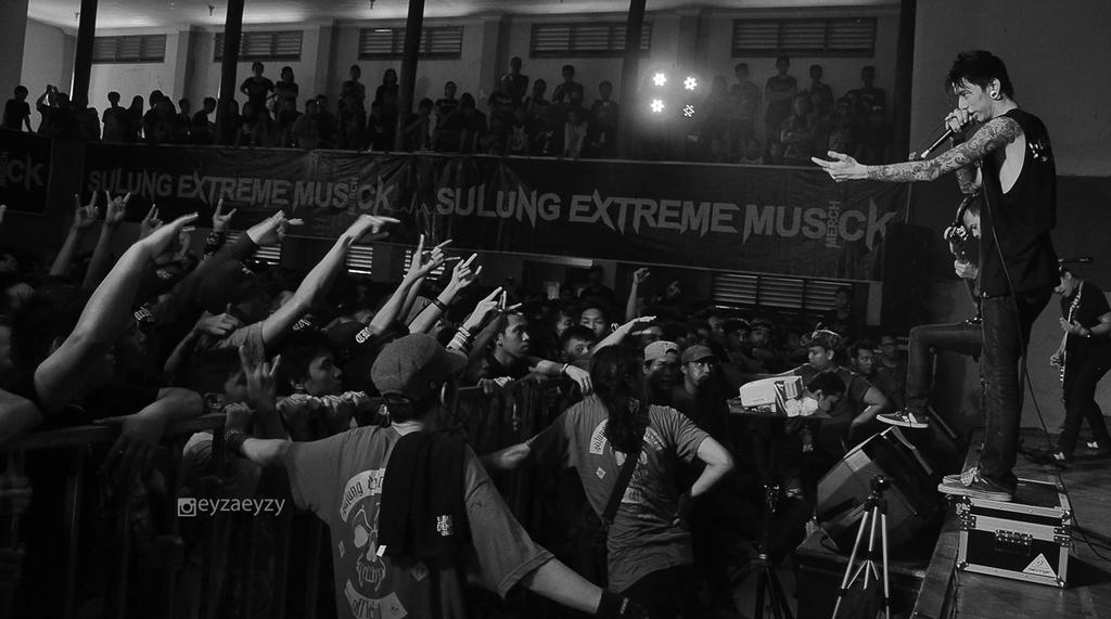 REVENGETHEFATE's tweet photo. Boomm 👊“@SEM_Merch: We want more... We want more! @REVENGETHEFATE on Samarinda Metalfest 7. Photo by @eyzaeyzy http://t.co/7pvVToVw0L”