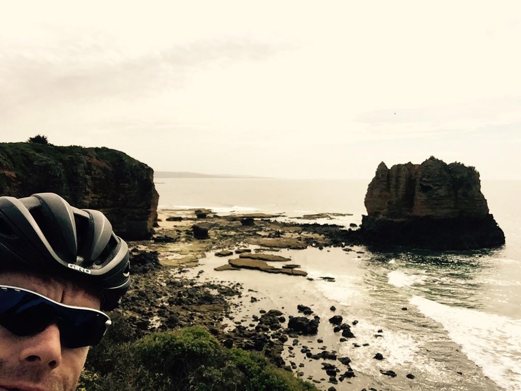 CadelOfficial's tweet photo. Can't resist calling in here to check the view... #greatoceanroad #aireysinlet http://t.co/B9HUHH3ur1