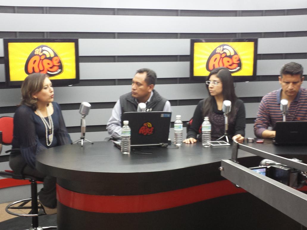 MariCarmenEsp's tweet photo. Gracias al equipo @estamosalaire y @manolofrausto por espacio p/compartir programa #AbrígateBien de @GobiernoCholula http://t.co/Tmt3TrbK3B