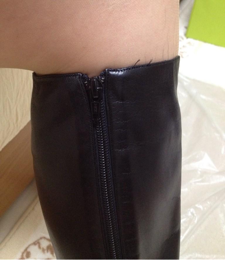 dokinwakn's tweet photo. @fetishism_sm 
ロングブーツは、履き口が
ピッタリフィット！
通気を遮断、ブーツ内の匂いを
逃がさず蒸らして熟成させる為！
あとは、ブーツの、足首付近の
たるんだシワシワが匂いを
貯めてくれてます。(*^_^*) http://t.co/g2wv4wyFg0
