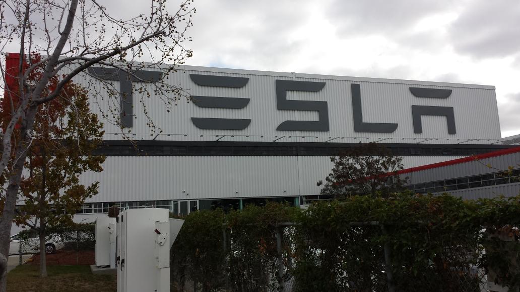 FRC2144's tweet photo. Coolest. Field Trip. EVER. @TeslaMotors gave us a tour of their manufacturing plant with 200+ Kuka robots #omgrobots http://t.co/d12sZ3S3KD