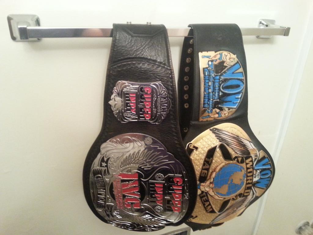 TheAndrewPalace's tweet image. Got out of the shower and realized I forgot a towel. #championproblems #IWC #VOW