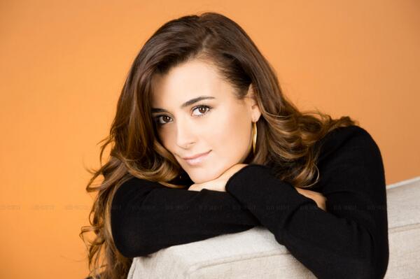 Happy Birthday Cote de Pablo!!
Hope you have an amazing day!!! :) 