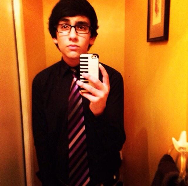Victor_TDK's tweet photo. The evolution of the selfie. #ALookBack #TripThroughTime http://t.co/APWOoNtlw6