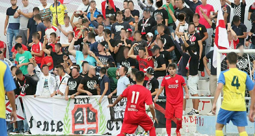 Ultramaniatics's tweet photo. Desplazamiento del grupo Frente Tieso a Bollullos Cdo, partido Bollullos CF vs La Palma CF 'B' 
02/11 http://t.co/BlM4PWSUun