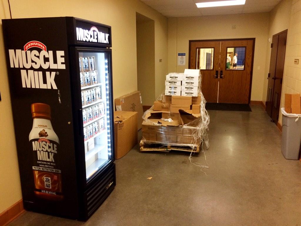 vchsperformance's tweet image. Got the new Muscle Milk cooler installed and stocked! #HighPerformanceFuel @MuscleMilkDen #ValorFamily