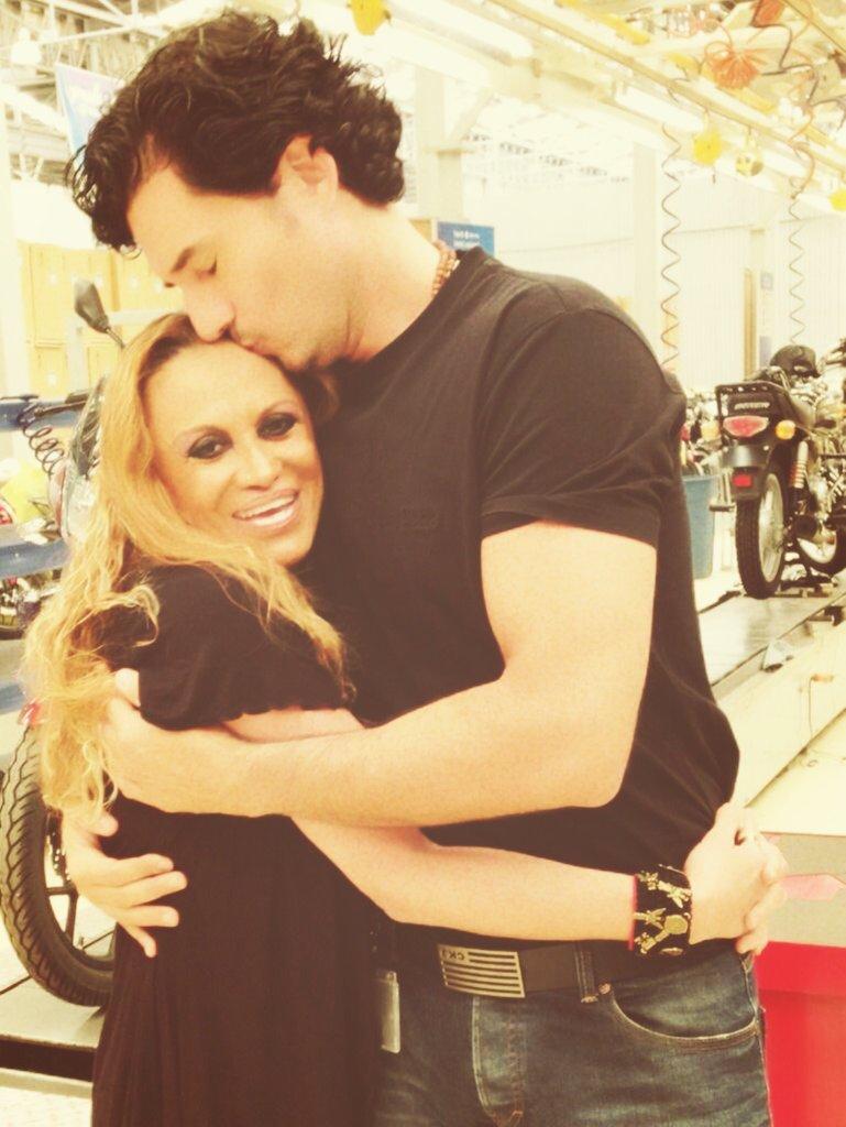 SolanoMex's tweet photo. .@chicuela tqm 😘😘😘 Nunca dejes de sonreír http://t.co/A0tjFWVoau