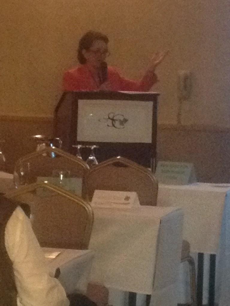RivUCCE's tweet photo. Myriam Grajales-Hall talks about Latino Outreach. @mgrajaleshall, @UCANRnos, #spanish, http://t.co/BhYHIT1RaA