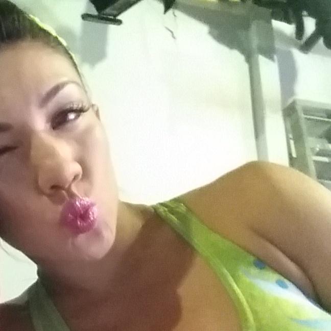 DianaSanchez_04's tweet photo. Ohhh😍😍 llegar a casa luego de trabajar y ver #DianaSanchezEsPuroTalento es waaaa ustedes son lo que son 👊 wujuuuu http://t.co/CBteB0y5ya