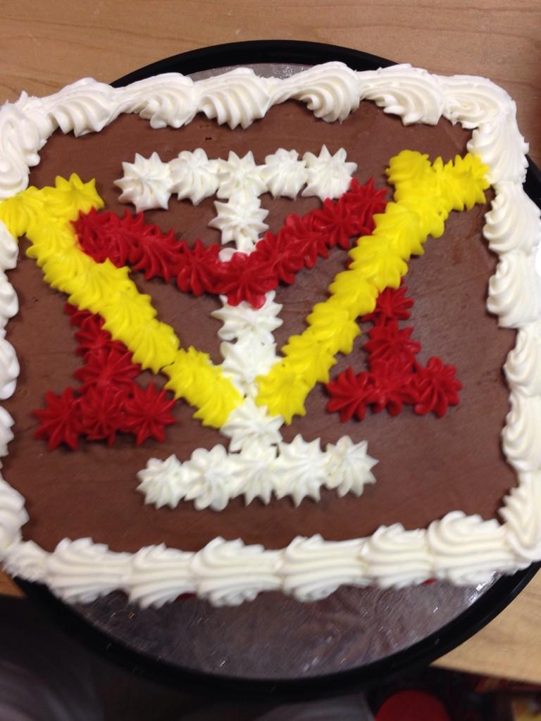 Way2Flye's tweet photo. One of the best cakes I've ever gotten #straightcake http://t.co/cEyaPVrVIB