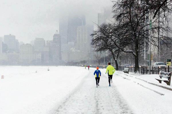 RunnerBliss's tweet photo. Tips for staying safe on the roads this winter: http://t.co/rCFPJT33l1 #RWSafetyWeek http://t.co/sVfsY0jro4 via @runnersworld