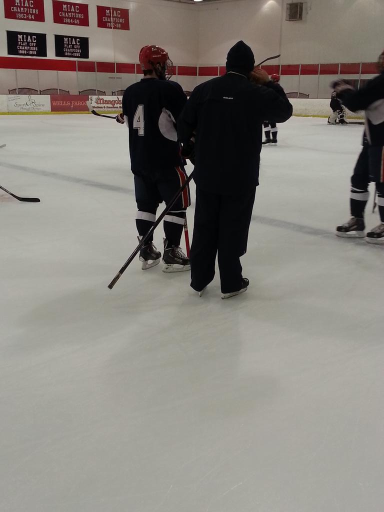 SMUMHockey's tweet image. Mezzano and coach Jay going over plays during practice. #midweekgrind