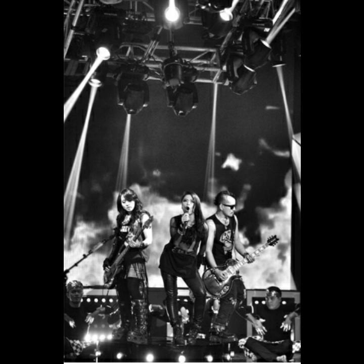 Seandainya kalian sdh tdk punya alasan lg buat berkarya, jadikan kami KERABATKOTAK sebagai alasannya. #Kotak1Dekade