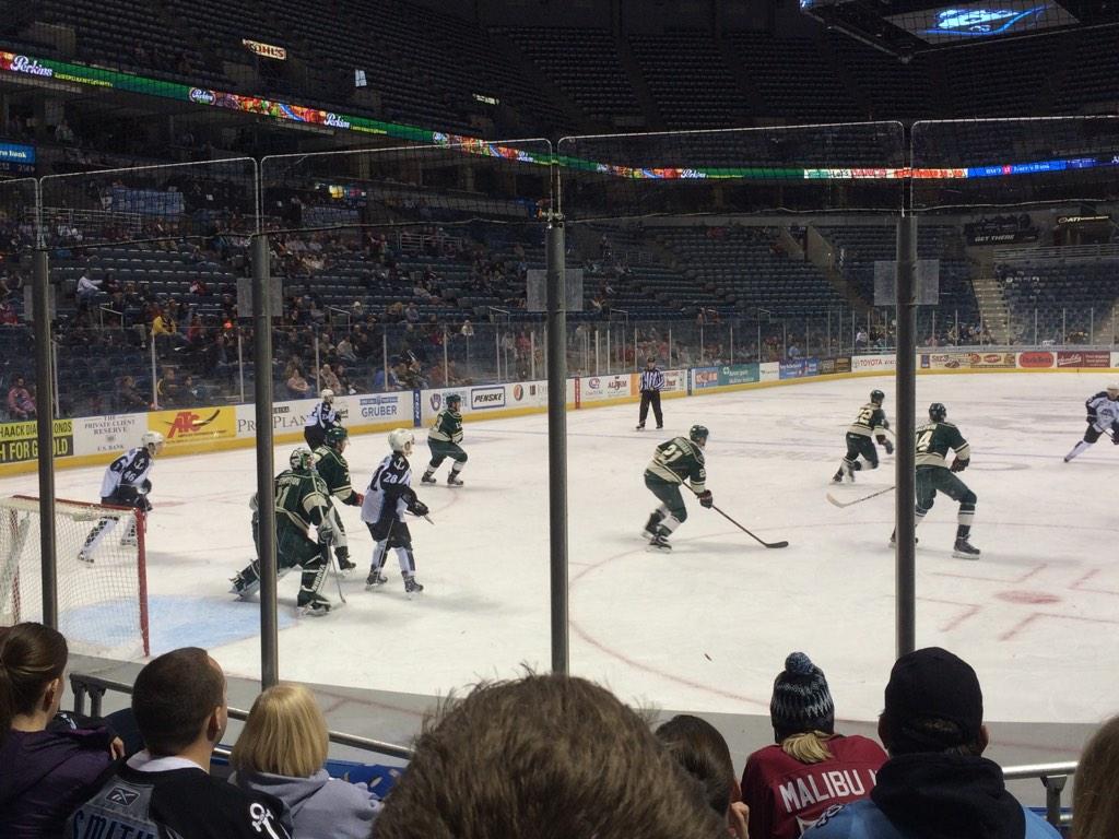 Pechajm23's tweet photo. @mkeadmirals vs Iowa Wild http://t.co/LgPJzUr3As