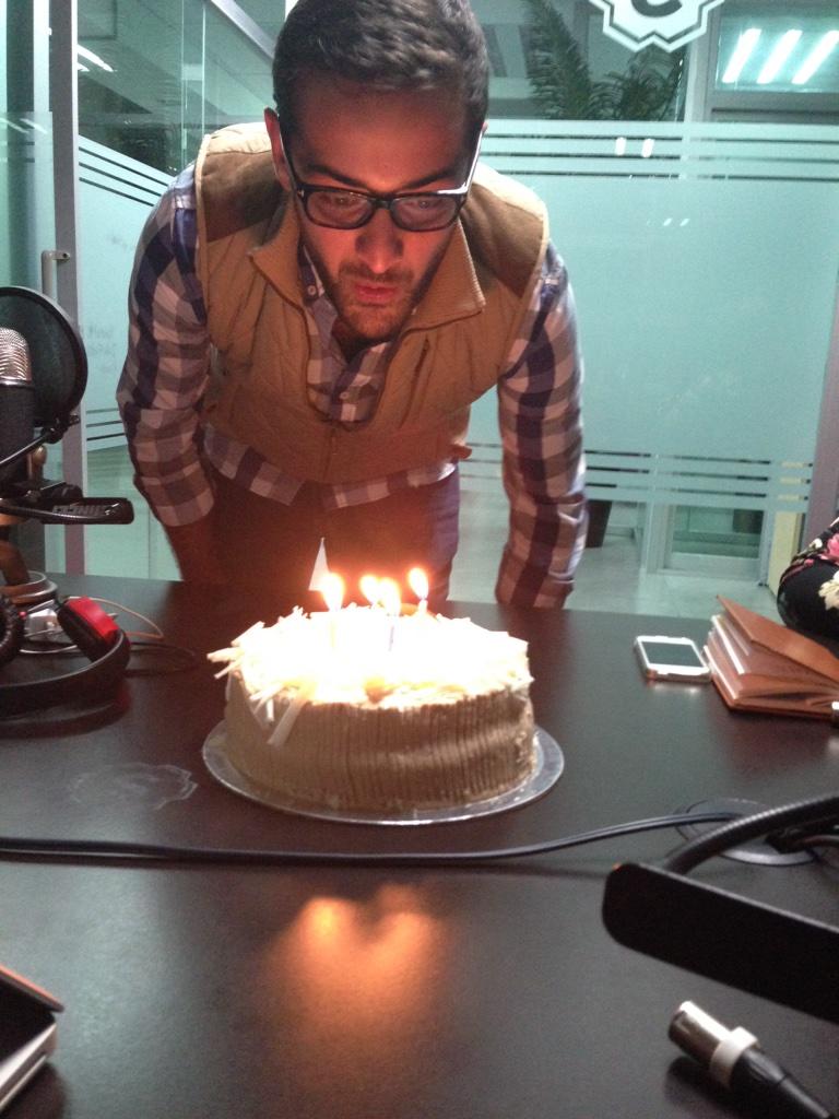 Pueblamas3's tweet photo. Celebrando al gran @miguelin89 (mañana es su cumpleaños) 

Gx por escucharnos!! http://t.co/FkL2D1hp7S