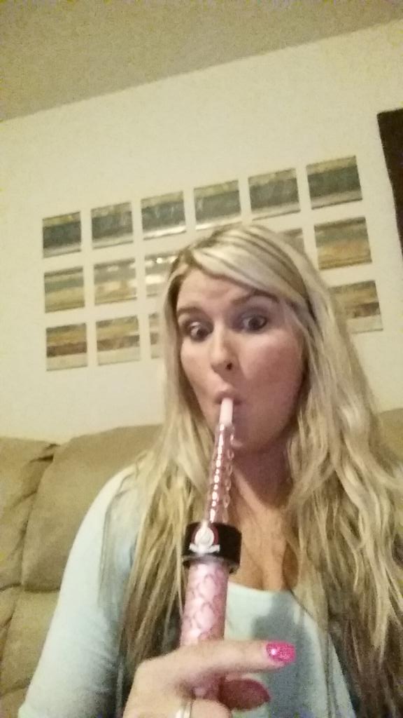 AlmostFamousTV's tweet photo. New @AlmostFamousTV team member!!!! Pinky my giant ehookah @StarbuzzTobacco. Check us out @twitch http://t.co/Bk12RnDOCo