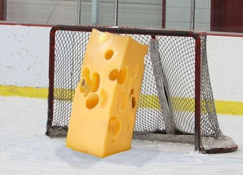 ryanjohnston22's tweet photo. Ehhhh @hhlee248 @GlennsGym ur buddy Tuuks tonight up in Leaf land #HoleyTheGoalie #Swisss http://t.co/KOG8VWbsgg