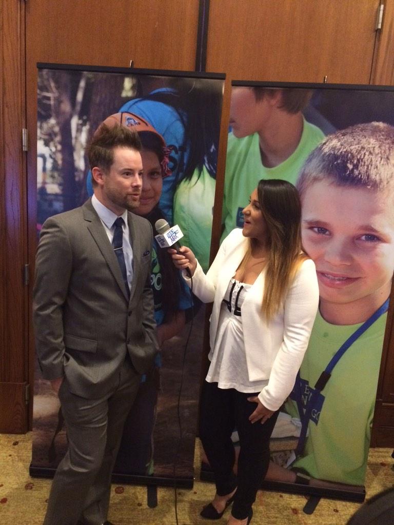 DavidCookBrazil's tweet image. RT @1057MAXFM: chatting with @thedavidcook, be sure to follow for more upcoming #behindthescenes photos and video!