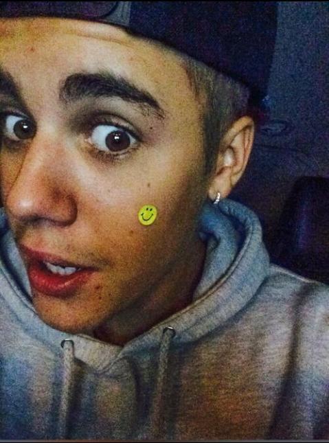 esdemachoalfa's tweet photo. Se hace el macho alfa boxeador y cuando está solo se pega una carita feliz en el cachete. #MasPuñetaQueJustin http://t.co/UxjsmHfpb5