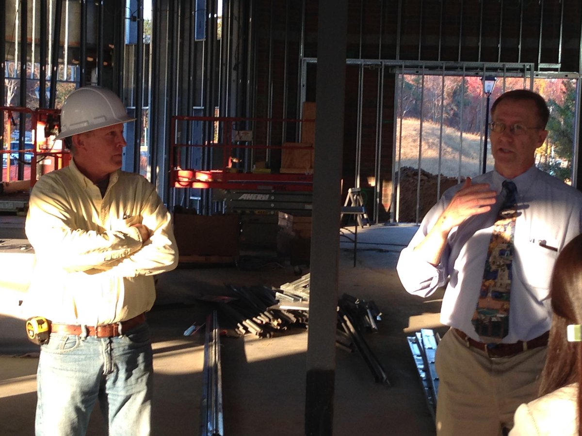 drmichaelseiler's tweet photo. Real Estate MBAs touring a construction site w/ Architect John Hopke after interview with CNN #whymba @WMSchoolofBiz http://t.co/xvN1nm4w3e