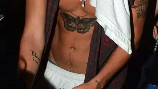Harry_Our_World's tweet photo. V...for Votes♥ HoliShit!! And your welcome!
@onedirection Artist of the Year #AMAs
#KillMeImDead
#OnlyHarryVLine♥♥♥ http://t.co/ozhE3zUMOU