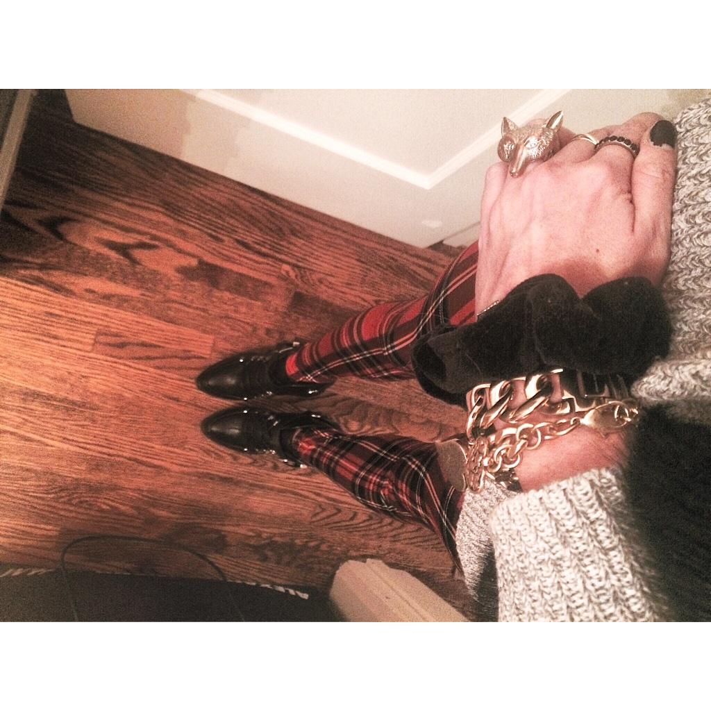 L_gibby's tweet photo. #blackvelvet #Scrunchie by @ezzylynn + new #badassboots by @Zara = day made! #scotchtartan #Plaid #punkrockisback http://t.co/m2ihG9nVP2