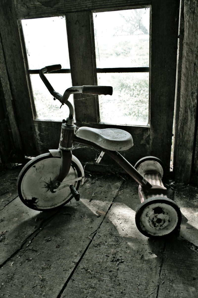 New Art Exhibit In #Ptbo Features Photos Of Abandoned Houses In Rural Ontario -> ptbocanada.com/journal/2014/1…