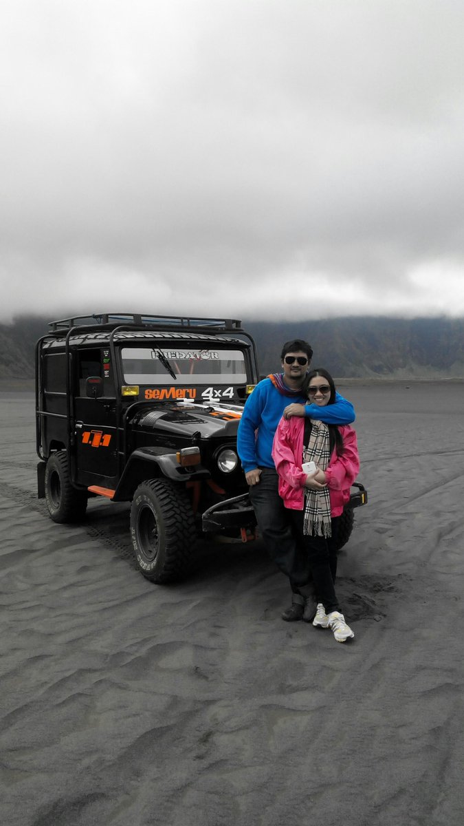 joybangun's tweet photo. Bromo w/ istri @donna_rosamayna http://t.co/zyRHvvCPoD