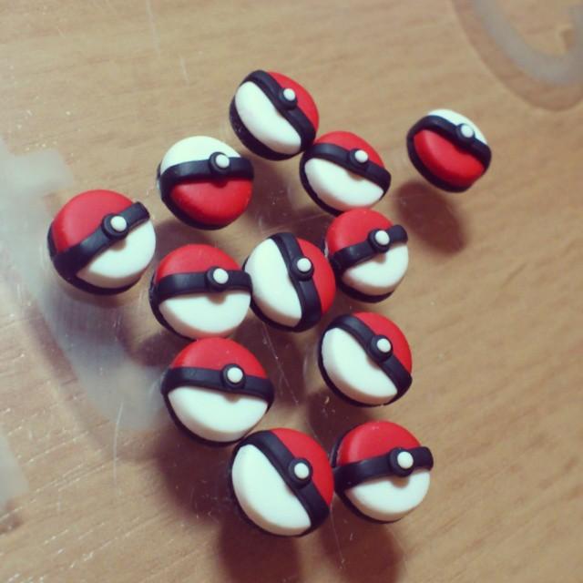 daisuki_shop's tweet photo. Gotta catch 'em all! ^_^ Hand-sculpted Pokeball earrings fresh out of the oven - <3 #kawaii #pokemon #etsy #handmade http://t.co/HIISbFHM3q