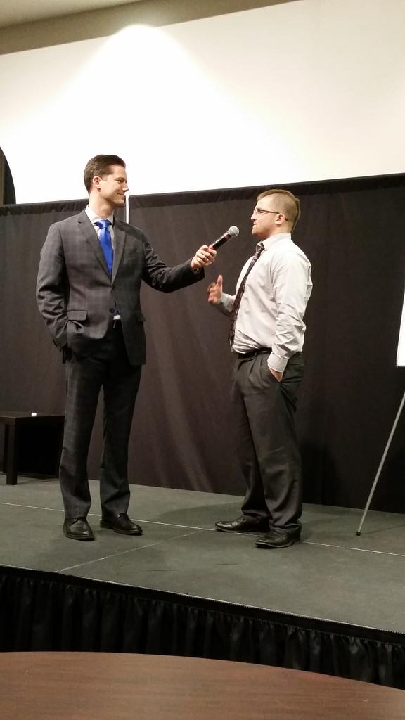 DuerksenRun's tweet photo. Studly. Making moves getting out in front! !!! @ChrisMason201 http://t.co/WfGWEGlNNz