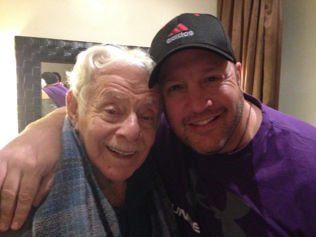 WATNCelebrity's tweet photo. King Of Queens fan?

This will make you smile! http://t.co/BHhSWDipZV