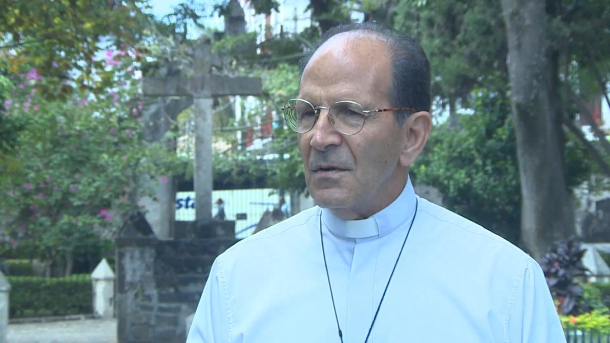 T13's tweet photo. Padre Alejandro Solalinde por ejecución de estudiantes mexicanos: “El gobierno sabía” http://t.co/Im4FSxXlA5 http://t.co/xJOm9MeCKk