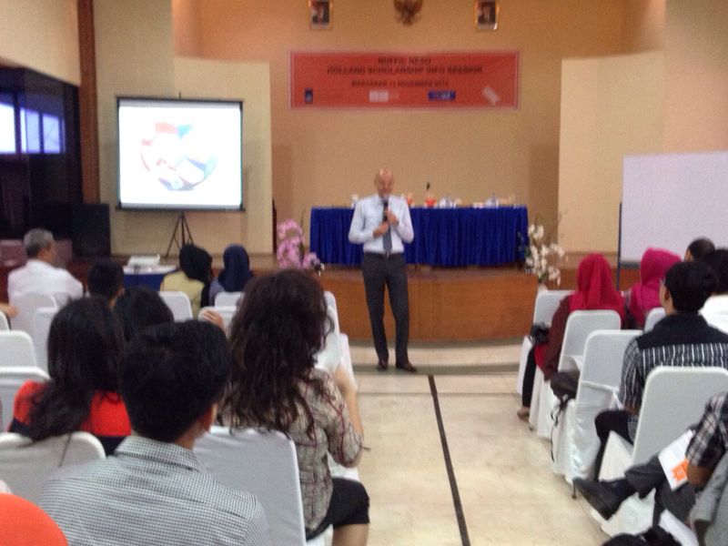 hendsubroto's tweet photo. @TalentAsia_corp: Holland Schollarship Info Session Makassar @mervinbakker @studidibelanda @Dali_PS @una_fajar http://t.co/ePIkH5pqoS
